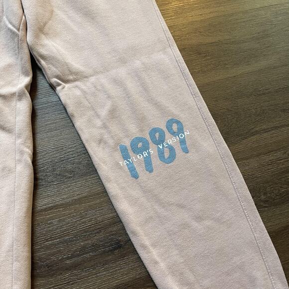 Taylor Swift 1989 Sweatpants Womens Medium Joggers Taylor's Version Cozy - Picture 5 of 12
